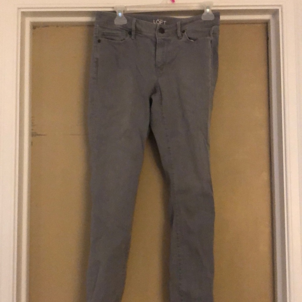 Grey skinny, curvy jeans